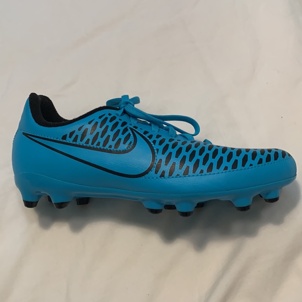 NIKE Magista Onda Jr. Cleats Lace Up in Size 4.5 Youth.
